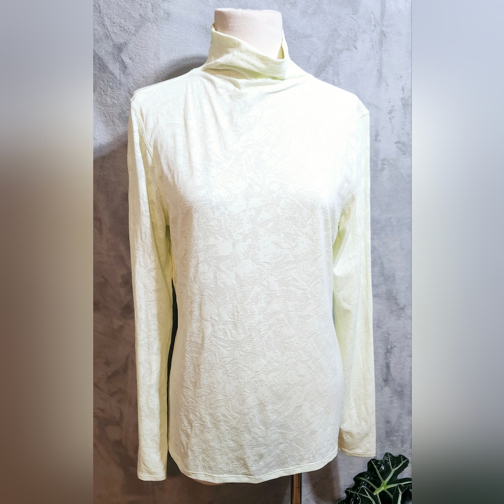 Lululemon Slim Fit Jacquard Turtleneck Womens Size 6. Sheer Athletic